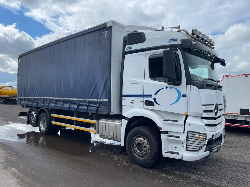 MERCEDES AROCS 2532 2015 6x2 CURTAINSIDE. (KN07 TJL) S/N: 4102